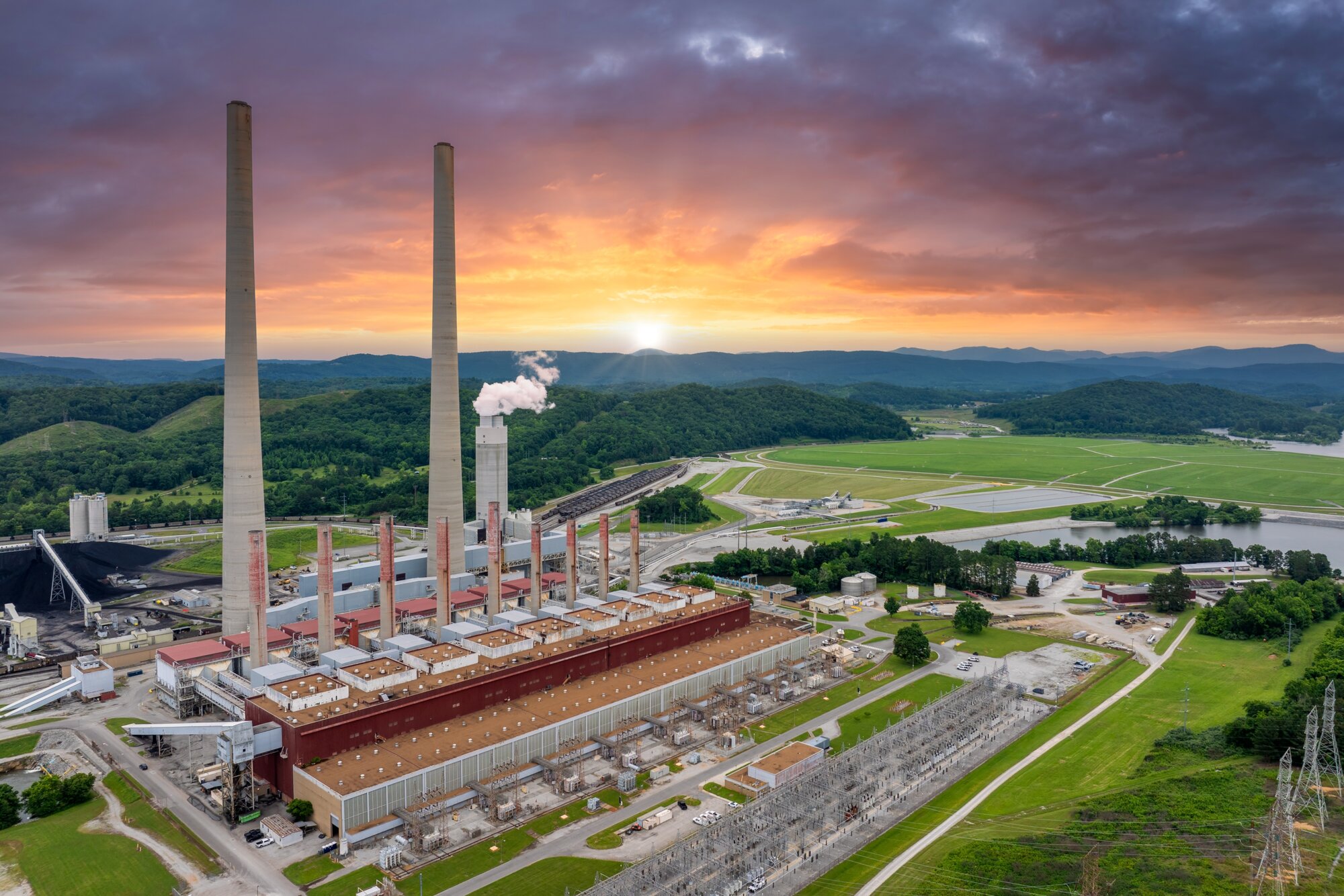 Thermal,Power,Plant,Burning,Coal,Fossil,Fuel,For,Production,Of
